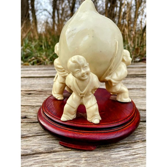 Vintage Asian China Resin Sculpture Boys Holding Longevity Peach - Picture 14 of 15